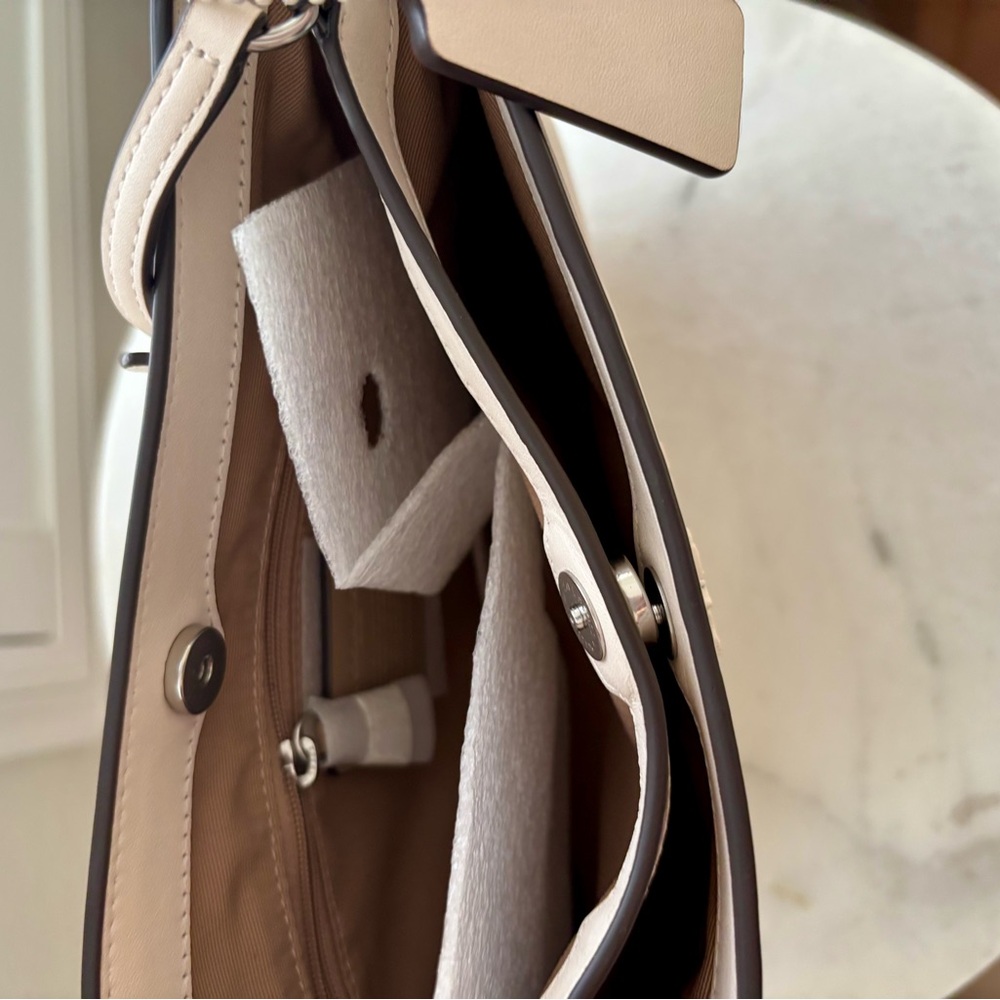 NWT โจ COACH ๐ค Penelope Leather Shoulder bag in Chalk NWT - Picture 5 of 9